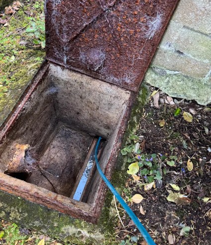 A blocked sewer drain being unblocked for a client