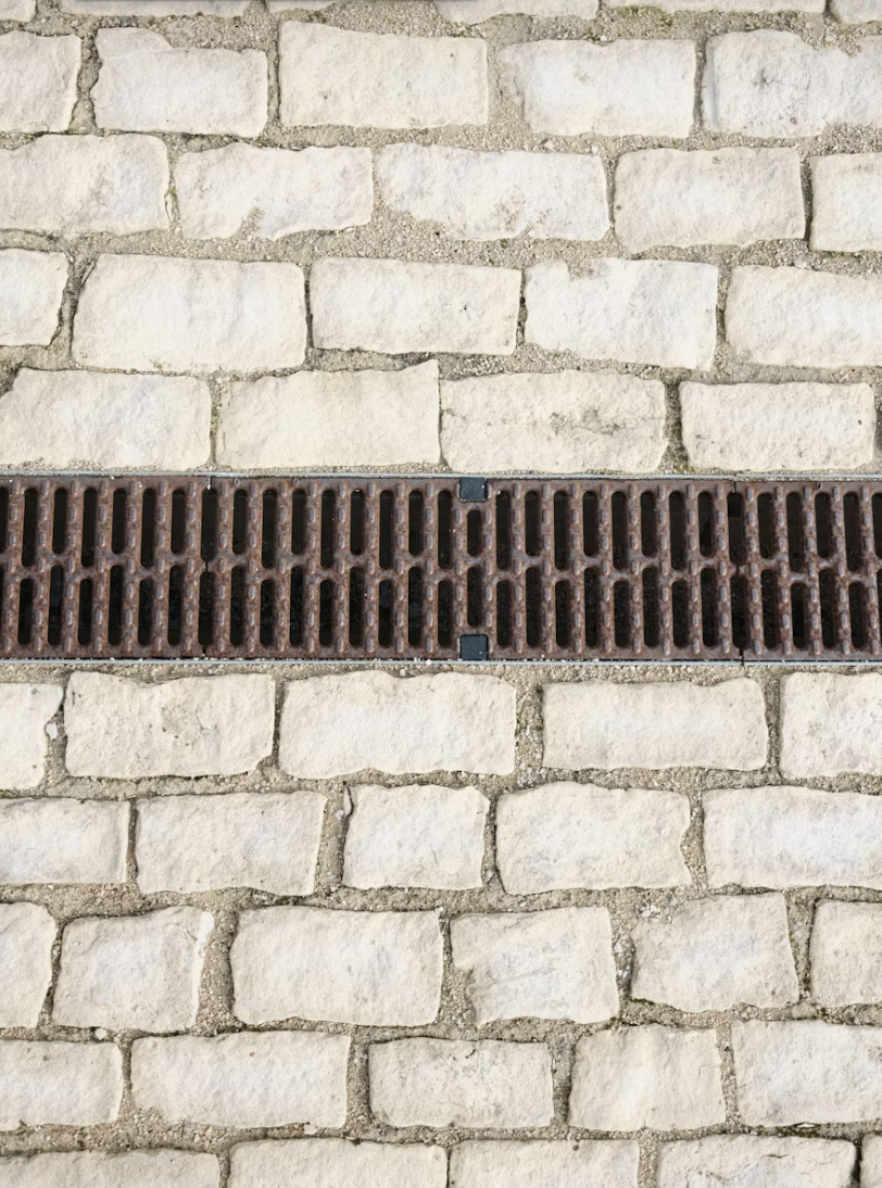 Drain system with clear bricks